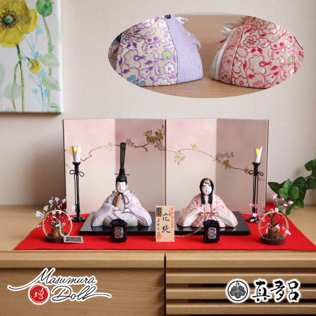 雛人形 伝統的工芸品 三世・金林真多呂作 花純雛 正絹西陣織 桜ぼかし金銀桜屏風 木製黒塗燭台 竹細工紅白梅 黒塗貝桶 赤毛氈飾り 増村人形店 10002124