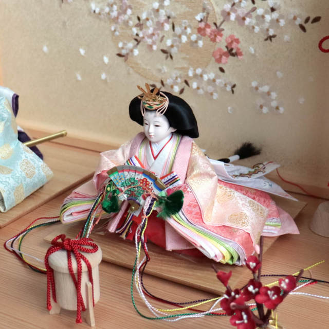 雛人形 コンパクト モダン おしゃれ インテリア ひな人形 おひなさま 小西清甫 京十一番正絹西陣織 有職梅紋唐草地淡水色/ピンク 銘木 かわいい お雛様 雛 親王飾り 増村人形店 MMN1254