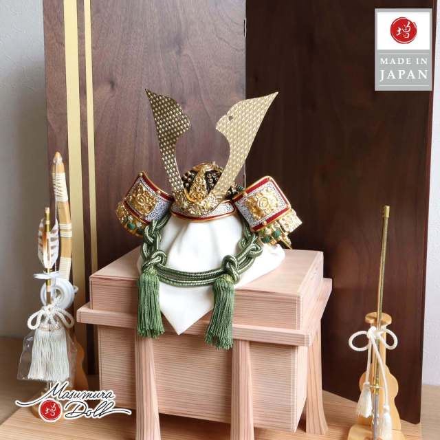 五月人形  伝統工芸士 誠山作 10号 濃緑糸縅兜 萌葱裾濃 無双結び 金小札 合せ鉢 二曲 金ライン ウォールナット屏風 ヒノキ 本藤巻弓太刀 極上面取り杉唐櫃 ナチュラル杉製平台 100022639
