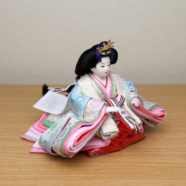 清峰作 背景全面蒔絵 束ねのし 雛人形 親王飾り ガラスケース入り 華峰作 芥子親王 淡水色桜尽くし 西陣織極上金襴 無地扇 白木枠