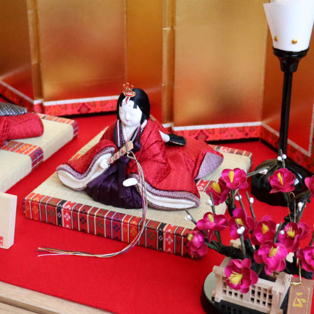 柿沼東光作 親王飾「杏」正絹西陣織 屏風本仕立箔押 正絹紅白梅 木製