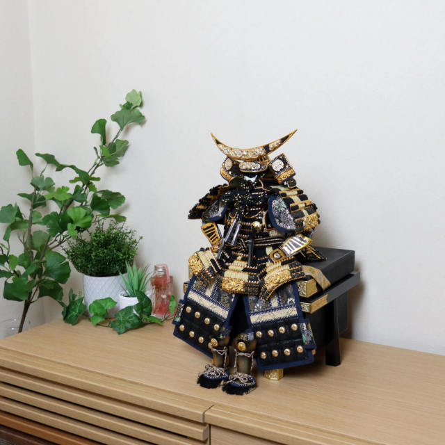 五月人形 5号 伊達政宗 鎧飾 戦国 武将 名将 単品 彫金前立 金小札 黒沢瀉糸縅 三日月 竜 雲 牡丹金物 流大鎧 金具付櫃セット 収納  端午 鎧 全身 お祝い 男の子 侍 コンパクト 全身 増村人形店 10000615