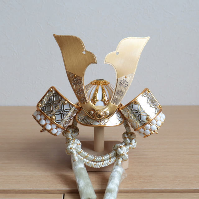 最新作 選べる2種類 ☆ 彫金七宝兜 ゴールド&シルバー 月-tsuki- 月型