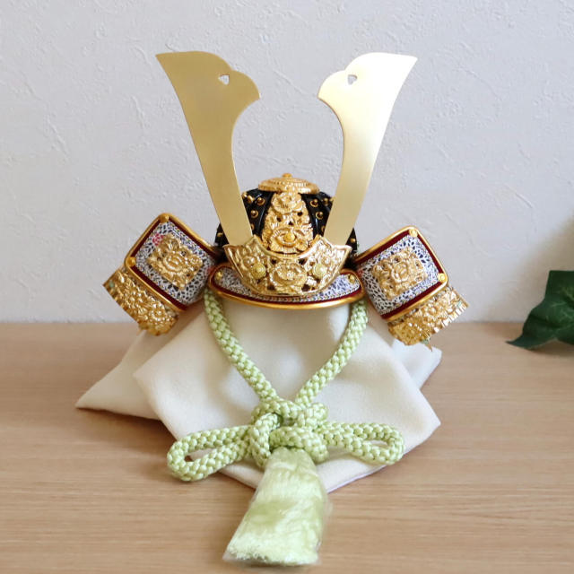 伝統工芸士 誠山作 淡萌黄兜 日本製ナチュラル桐極上面取唐櫃飾り 済美