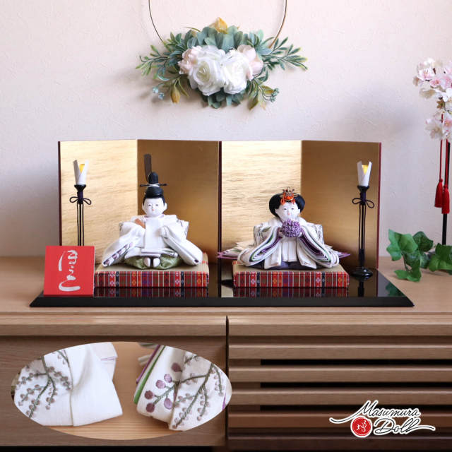 雛人形 【限定一点物】石川久敏 作 おぼこ雛 ほうこ 英国王室御用達 Sanderson 刺繍裂地 済美箔屏風 昼御座(ひのおまし)二畳台 国産黒塗り平台 木製黒塗燭台 10003059