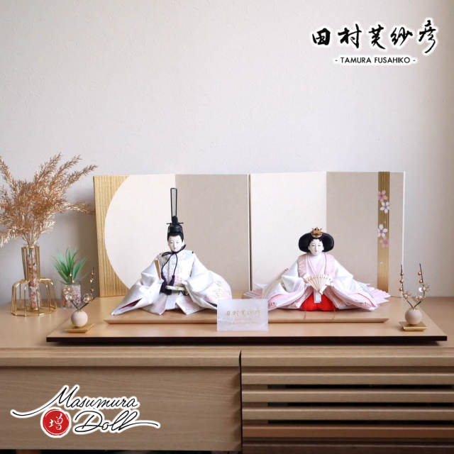 M0106 左京 田村芙紗彦 作 雛人形 親王飾り 京10番 No.237573 白菊華/有職束帯 二人 人形のみ 未使用品 楽天市場】雛人形 左京 田村芙紗彦 限定製作品 親王飾り 京十番 縹菊華