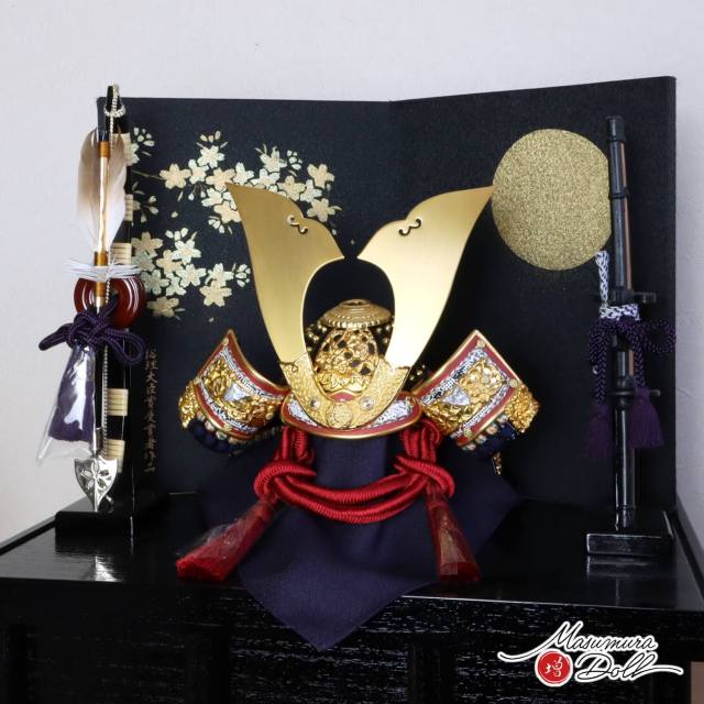 五月人形  伝統工芸士・平安晴峰作 7号 正絹茜色糸縅(赤糸) 無双結び 黒小札 「月に桜」蒔絵屏風 本藤巻弓太刀 越前 黒木目収納 収納箱 10002669