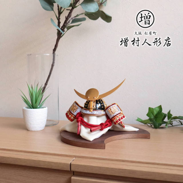 五月人形 伝統工芸士 誠山作 上杉謙信 赤糸裾濃 ☆ 月-tsuki- 月型