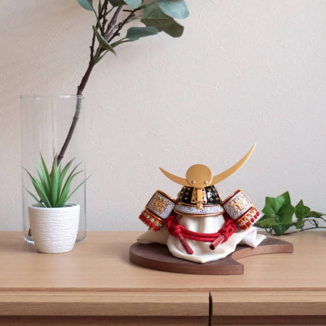 五月人形 伝統工芸士 誠山作 上杉謙信 赤糸裾濃 ☆ 月-tsuki- 月型