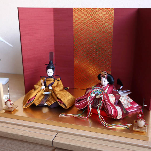 美品　柴田家千代作　雛人形　桐箱付き 雛人形 ひな人形 収納飾り柴田家千代「葵 あおい 藤の紋 エンジ」 間口50cm