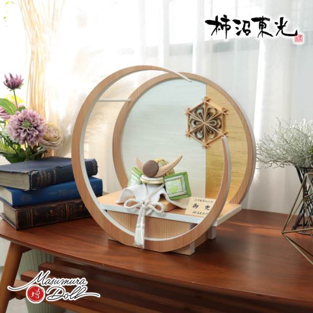 五月人形 コンパクト おしゃれ インテリア 兜飾り 5月人形  端午の節句 柿沼東光 正絹木目込み兜ナチュラル杉 ノーマル上杉謙信型鍬形 選べる2種類 淡萌黄色兜 淡水色兜 増村人形店 MMN3511