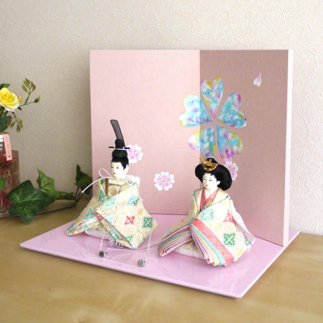 雛人形 小西実作 PICCONI 茜-あかね- Rinおすべらかし 京製正絹西陣織 手描屏風「彩さくら」ピンク飾台 増村人形店 picakarinosuas