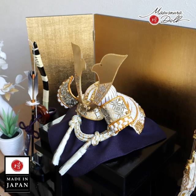 最新作 彫金七宝兜 ゴールド 共吹き返し 兜 済美箔屏風 金屏風 3
