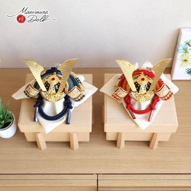 木彫香合　兜　在銘 最新作 選べる兜2種類 ☆ 伝統工芸士 誠山作 7号 (赤/紺)糸 金小