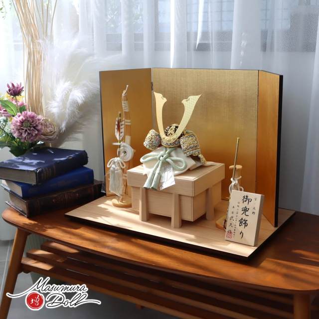 五月人形 伝統工芸士・京北野 平安武久作 正絹淡萌黄色 本金箔押金小札兜 国産 総桐唐櫃 済美箔押屏風 ヒノキ製本藤巻弓太刀付 杉製ナチュラル平台 増村人形店 10002056