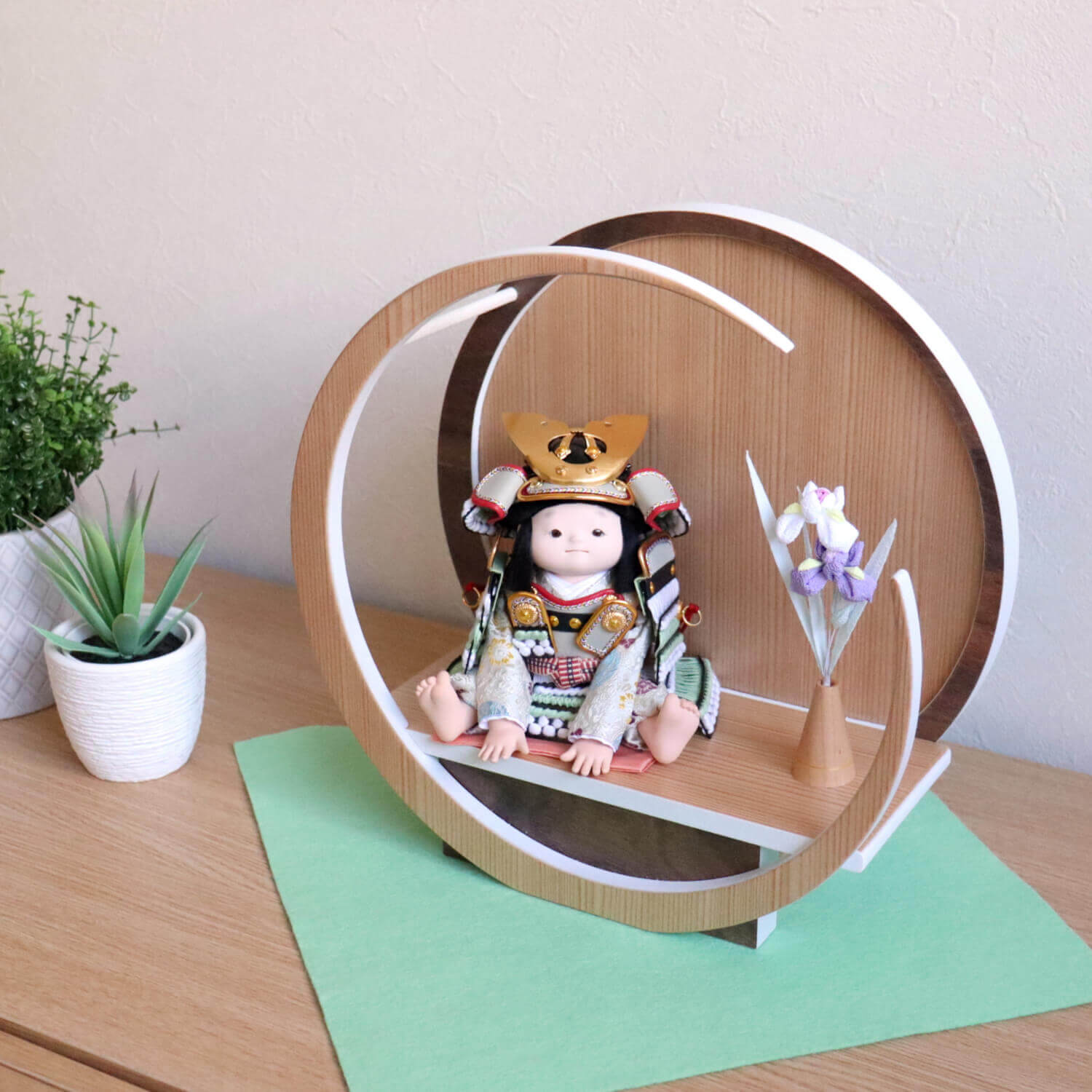 五月人形 コンパクト 子供大将 おしゃれ インテリア 兜飾り 5月人形  端午の節句 幸一光 鎧着座り大将 碧 正絹淡萌葱糸縅 正絹西陣織鳳凰丸紋 増村人形店 MMN3549