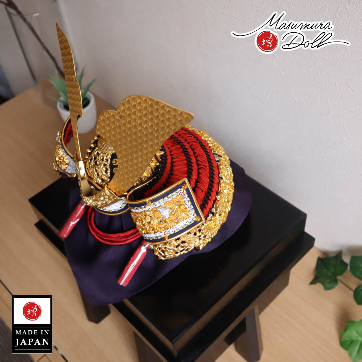 五月人形 伝統工芸士・平安 晴峰作 10号 茜糸(赤糸)縅兜 黒小札 黒木目唐櫃 増村人形店 10001548