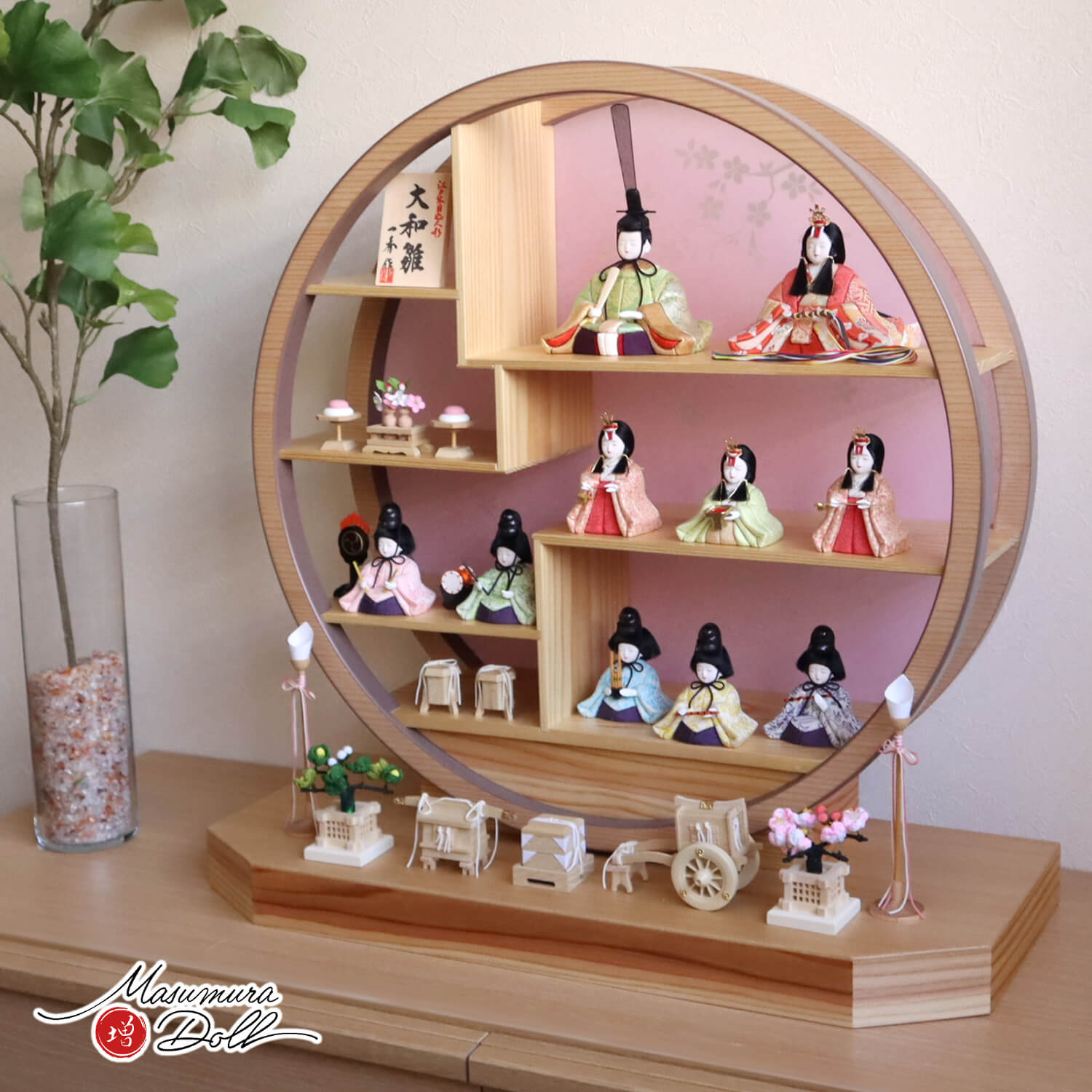 雛人形 木村一秀作 国産杉・円窓飾り 大和雛十人飾り 総木製道具6品 木製燭台飾り 円形 丸窓 丸型 ちりめん桜橘 ひな人形 10人 木目込み人形 増村人形店 10001876