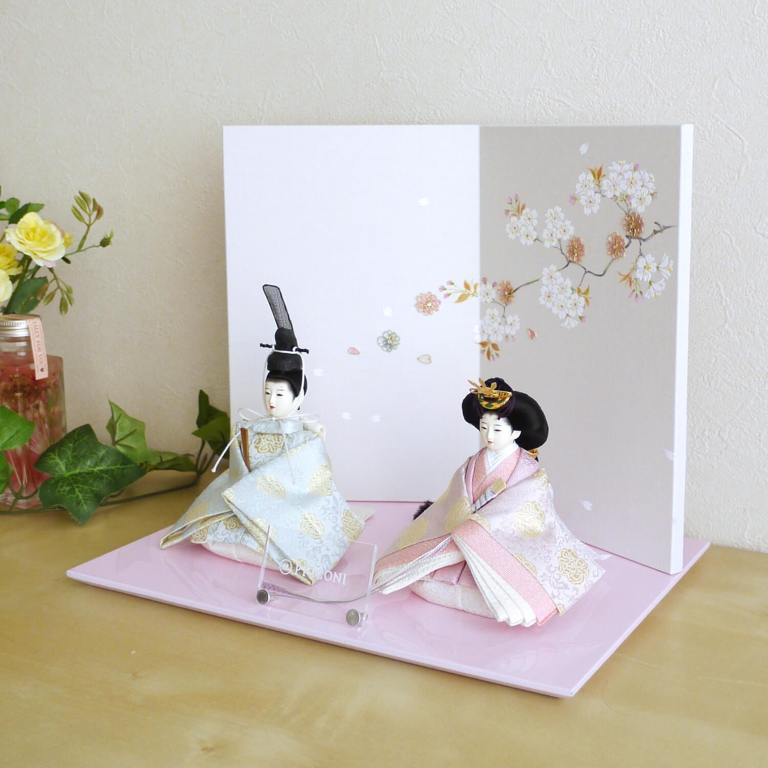 雛人形 小西実作 PICCONI 楓-かえで- Rinおすべらかし 京製正絹西陣織 京製屏風手描「枝桜」ピンク飾台 増村人形店 10000401