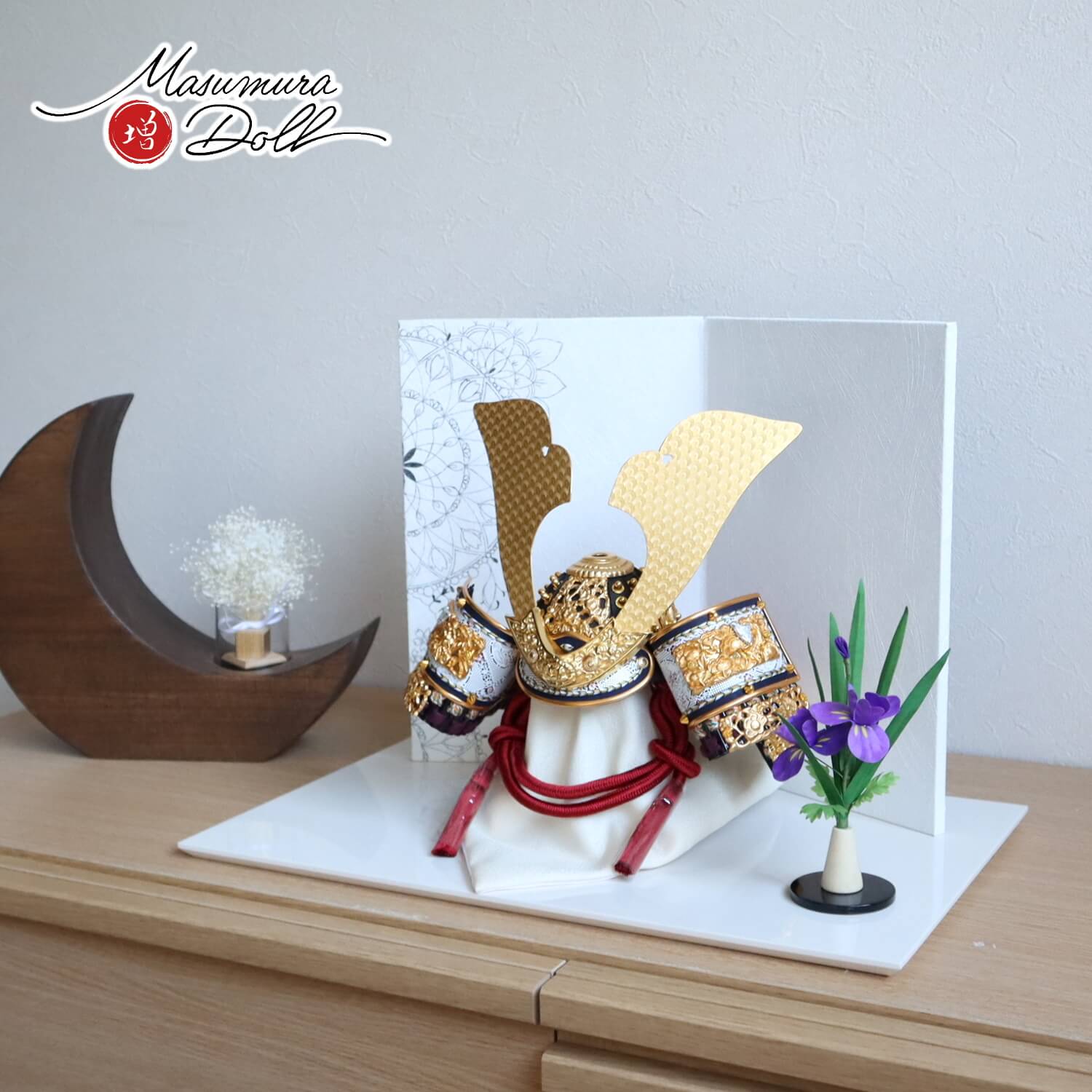 五月人形 伝統工芸士・平安 晴峰作 10号 正絹茜糸縅兜(赤糸) 手描二曲幾何学桜紋様屏風 アヤメ飾り アイボリー平台 増村人形店 10001732