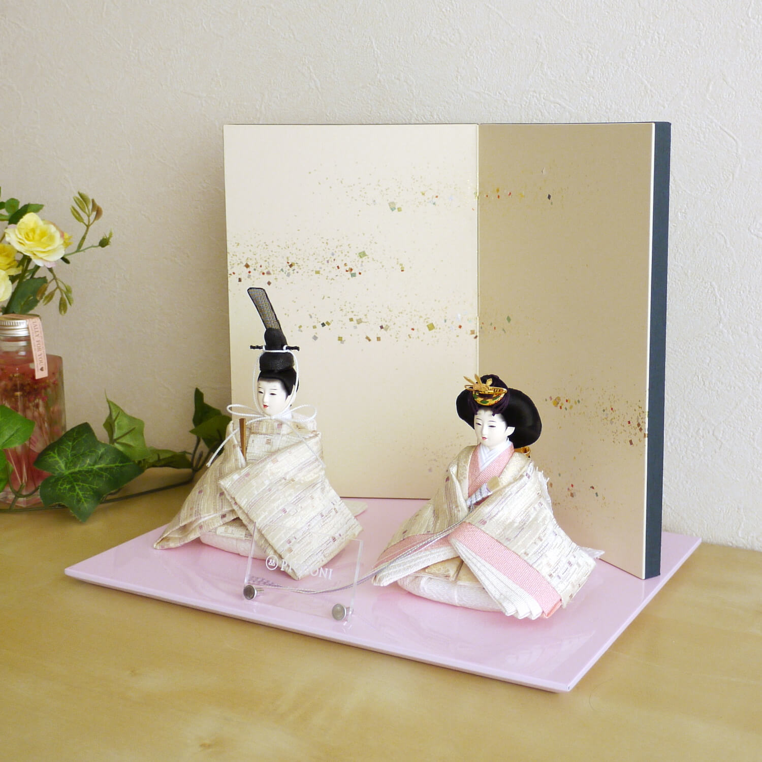雛人形 小西実作 PICCONI 紬-つむぎ- Rinおすべらかし 京製正絹西陣織 屏風本仕立 北村松月堂謹製「色々小石」 ピンク飾台 増村人形店 10000378