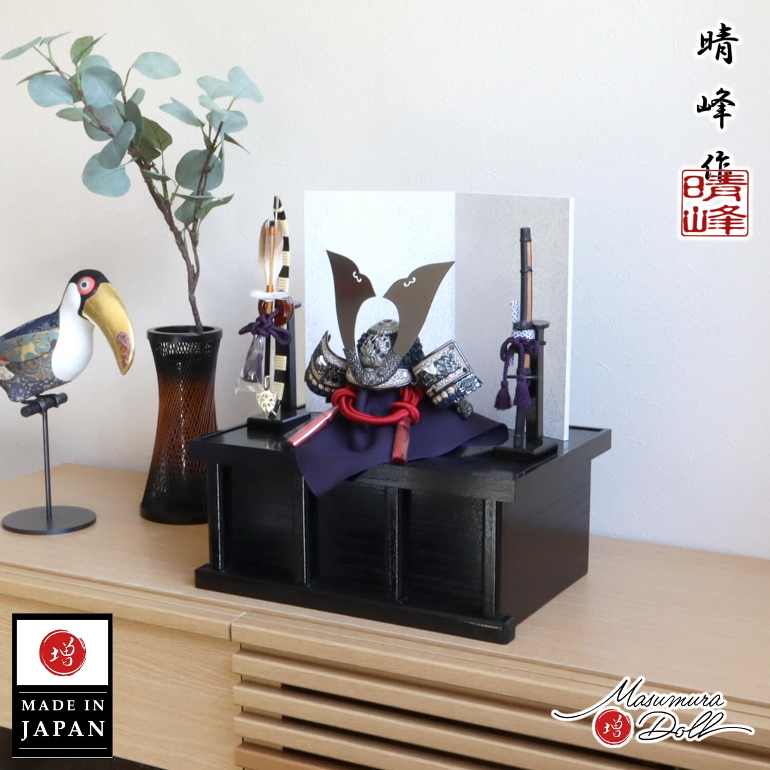 五月人形  伝統工芸士・平安晴峰作 7号 シルバー 燻銀 ブロンズ 正絹茜糸縅(赤糸) 無双結び 共吹き返し兜 黒小札 京からかみ(菱唐草)屏風 本藤巻弓太刀 越前 黒木目収納 収納箱 10002670