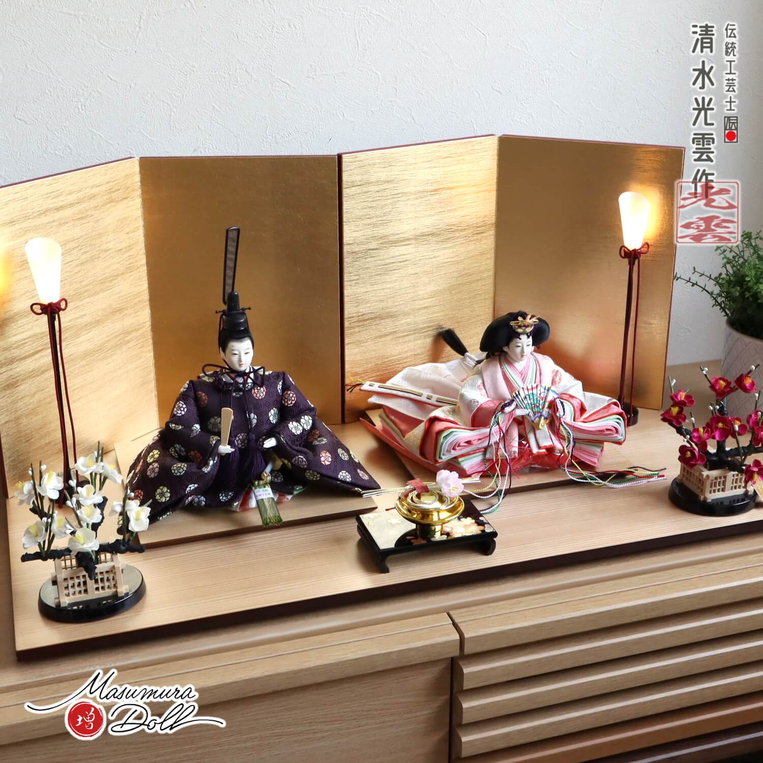 雛人形 新作 伝統工芸士・清水光雲作 25号 芥子 正絹西陣織 梅花紋 共柄 済美箔屏風 コードレス燭台 正絹紅白梅 盃飾 ナチュラル杉製平台 10002614