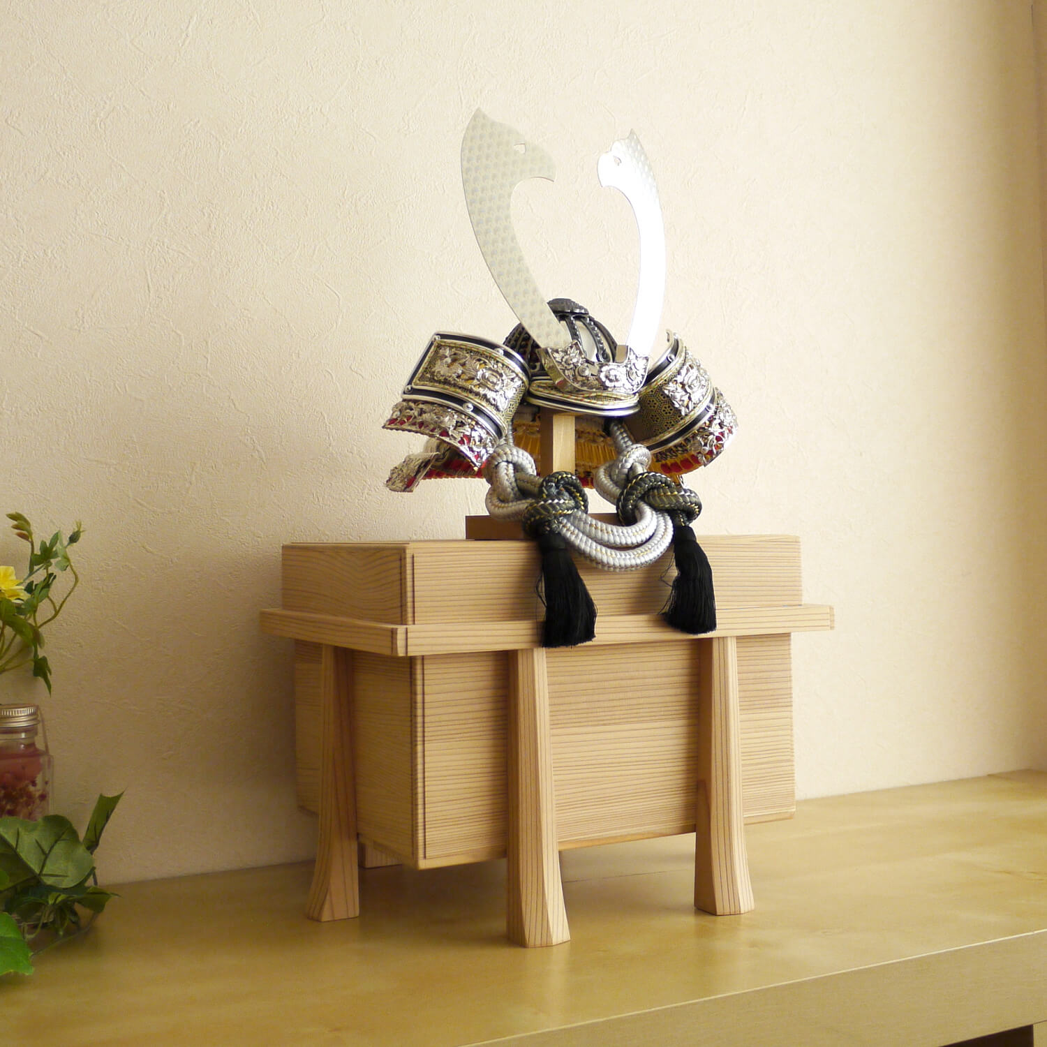 五月人形 繁光作 10号白糸純プラチナ箔押小札裏本金箔押 面取極上国産杉唐櫃 増村人形店 10000515