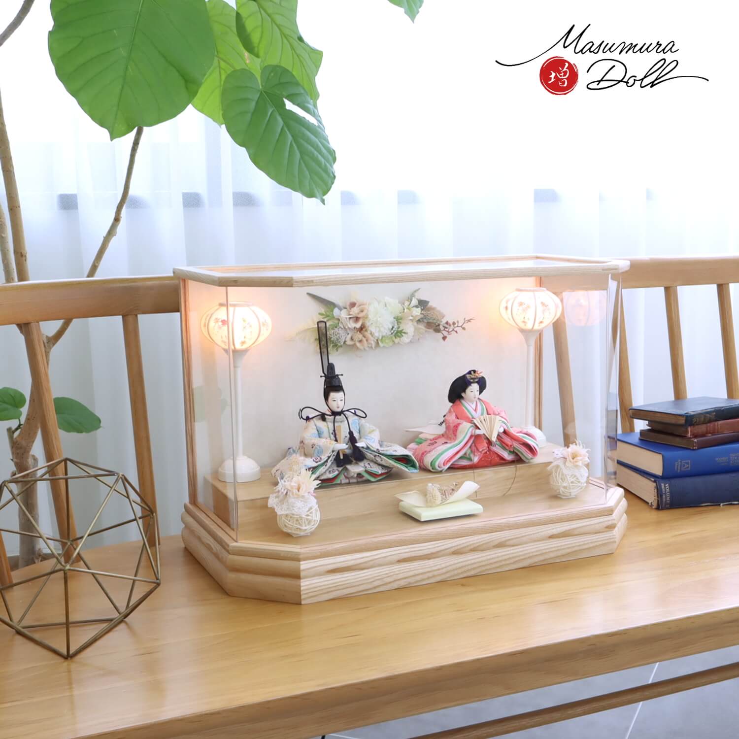 雛人形 華峰作 芥子 大嶋金襴謹製 正絹西陣織丸紋 無地扇 白木枠六角パノラマ アクリルケース 和紙バック 手描き雪洞 かぶせ式 アートフラワー ラタン 増村人形店 ケース飾り 10002243