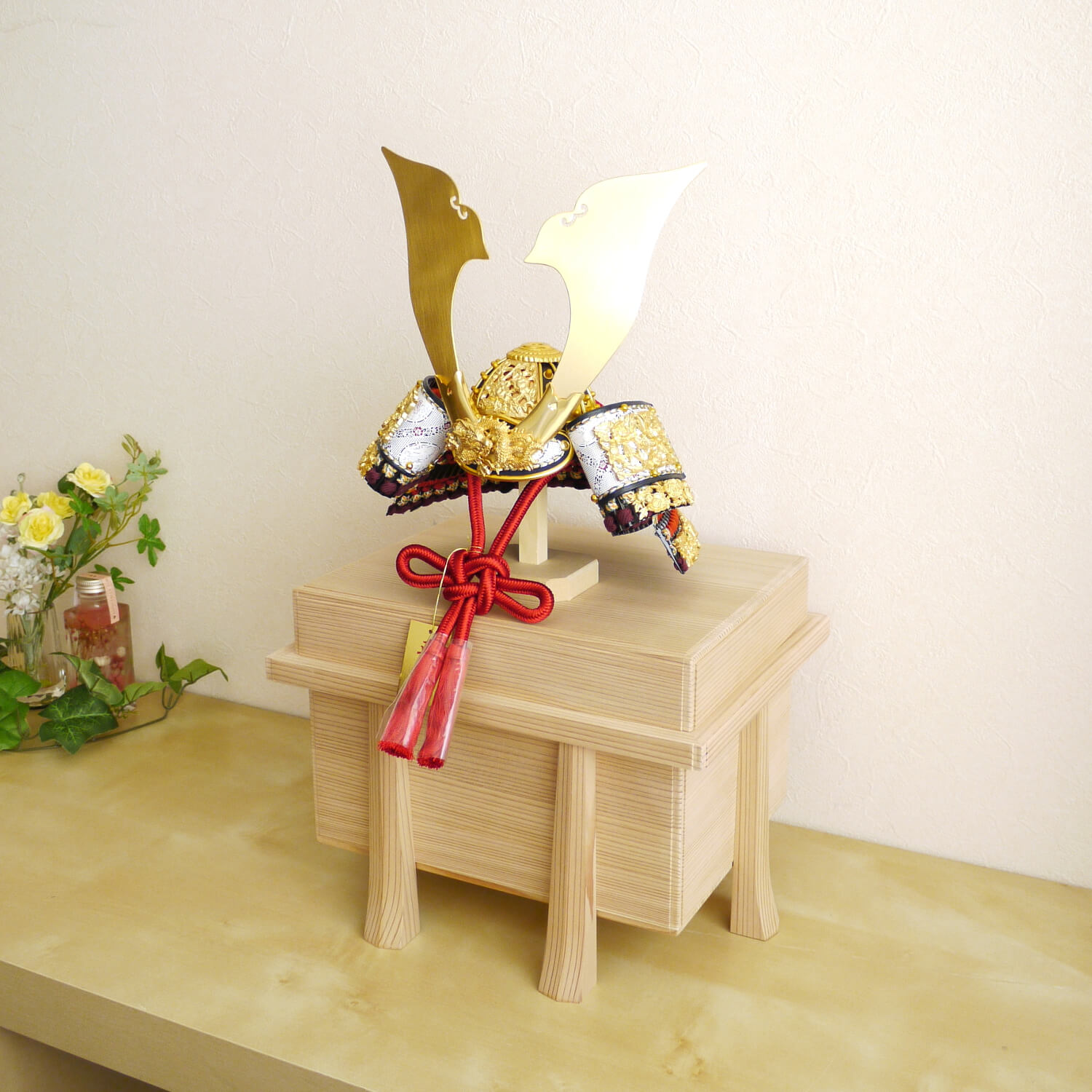 五月人形 昨年度早期完売セット伝統工芸士・晴峰作 10号赤糸黒小札雲龍大鍬形兜 別誂 総錫金物 面取極上国産杉唐櫃 増村別誂仕様 雲龍 雲竜 10000500