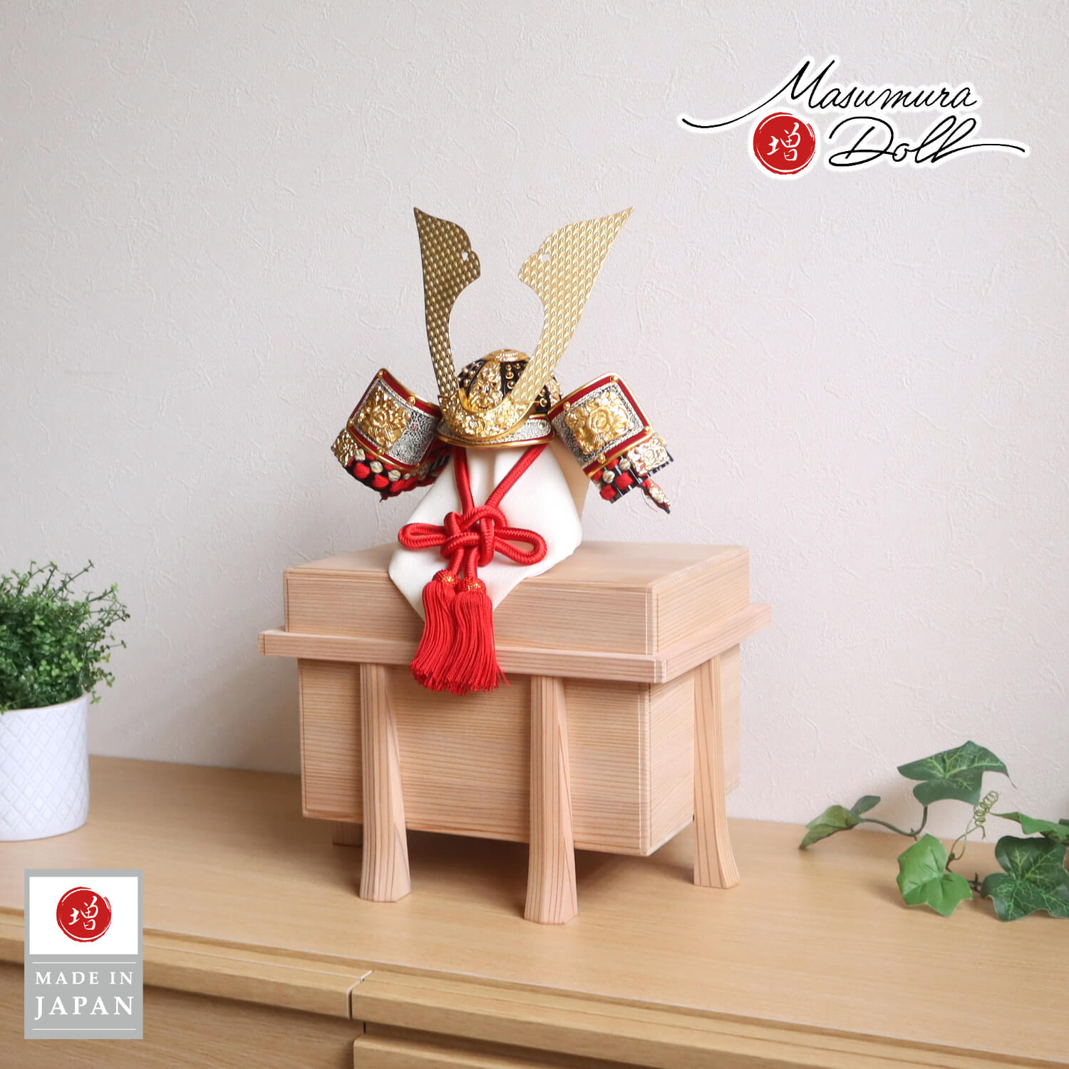 五月人形 伝統工芸士 誠山作 10号 赤糸縅兜 日本製ナチュラル杉唐櫃飾り 増村人形店 10000514