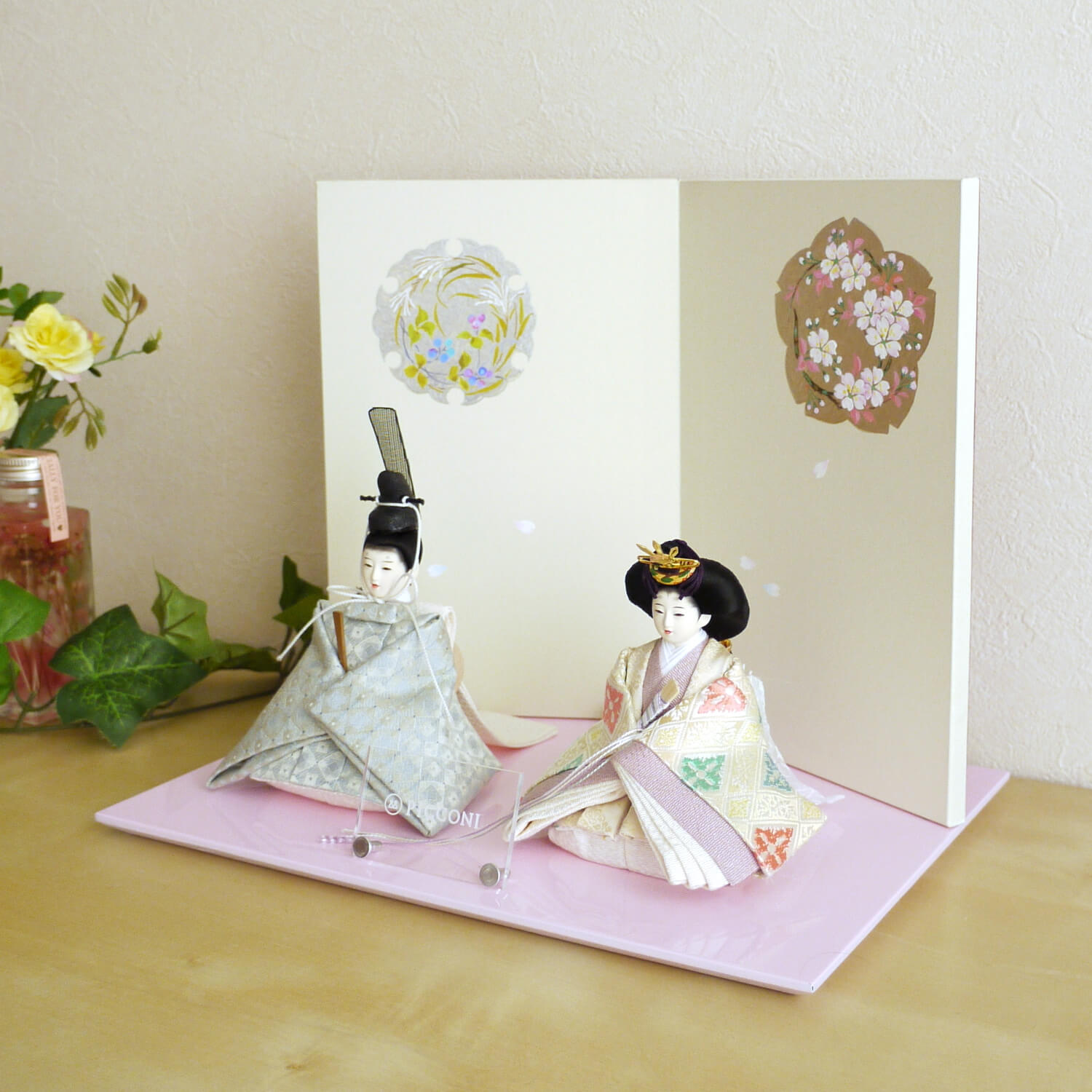 雛人形 小西実作 PICCONI 琴-こと- Rinおすべらかし 京製正絹西陣織 京製屏風手描「雪輪桜」ピンク飾台 増村人形店 10000534