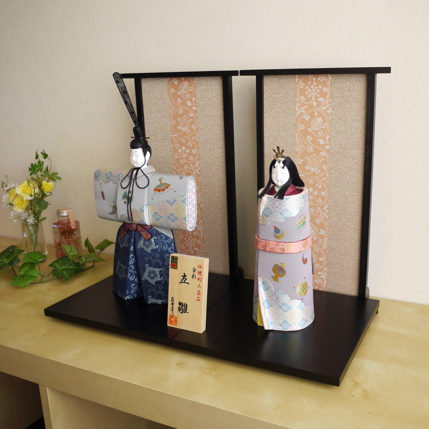 雛人形 伝統的工芸品 三世・金林真多呂作 伝産・春陽立雛 金彩宝づくし 木の実唐草衝立型 ひな人形 お雛様 木目込み人形 増村人形店 mtrsythkmkt