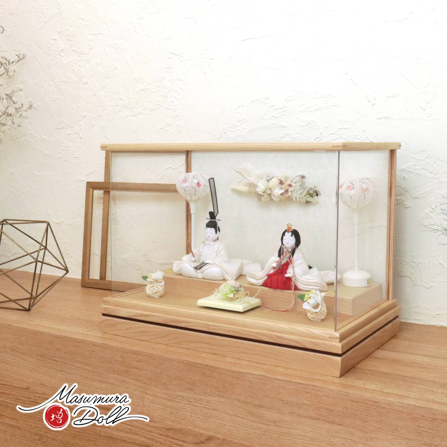 雛人形 柿沼東光作 親王飾 「杏」有職文様-白地に松立涌-正絹西陣織 白木枠パノラマ アクリルケース 和紙バック 手描き雪洞 かぶせ式 アートフラワー 桜 ラタン 増村人形店 ケース飾り 10002262