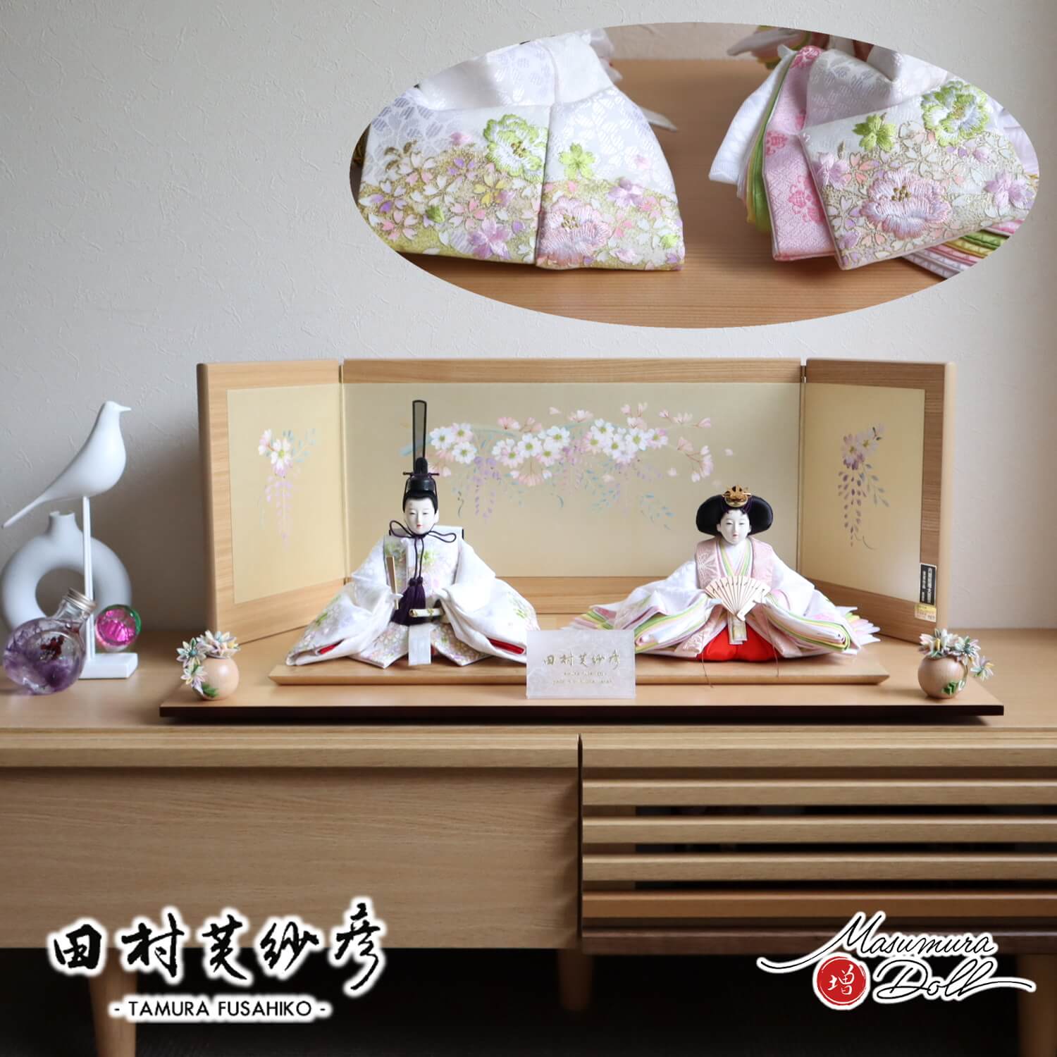 雛人形 最新作 田村芙紗彦作 西陣織 本刺繍 牡丹 桃 桜 若草 無地扇 手描き屏風「藤」正絹つまみ細工花飾り ナチュラル杉製平台 増村人形店 10002458