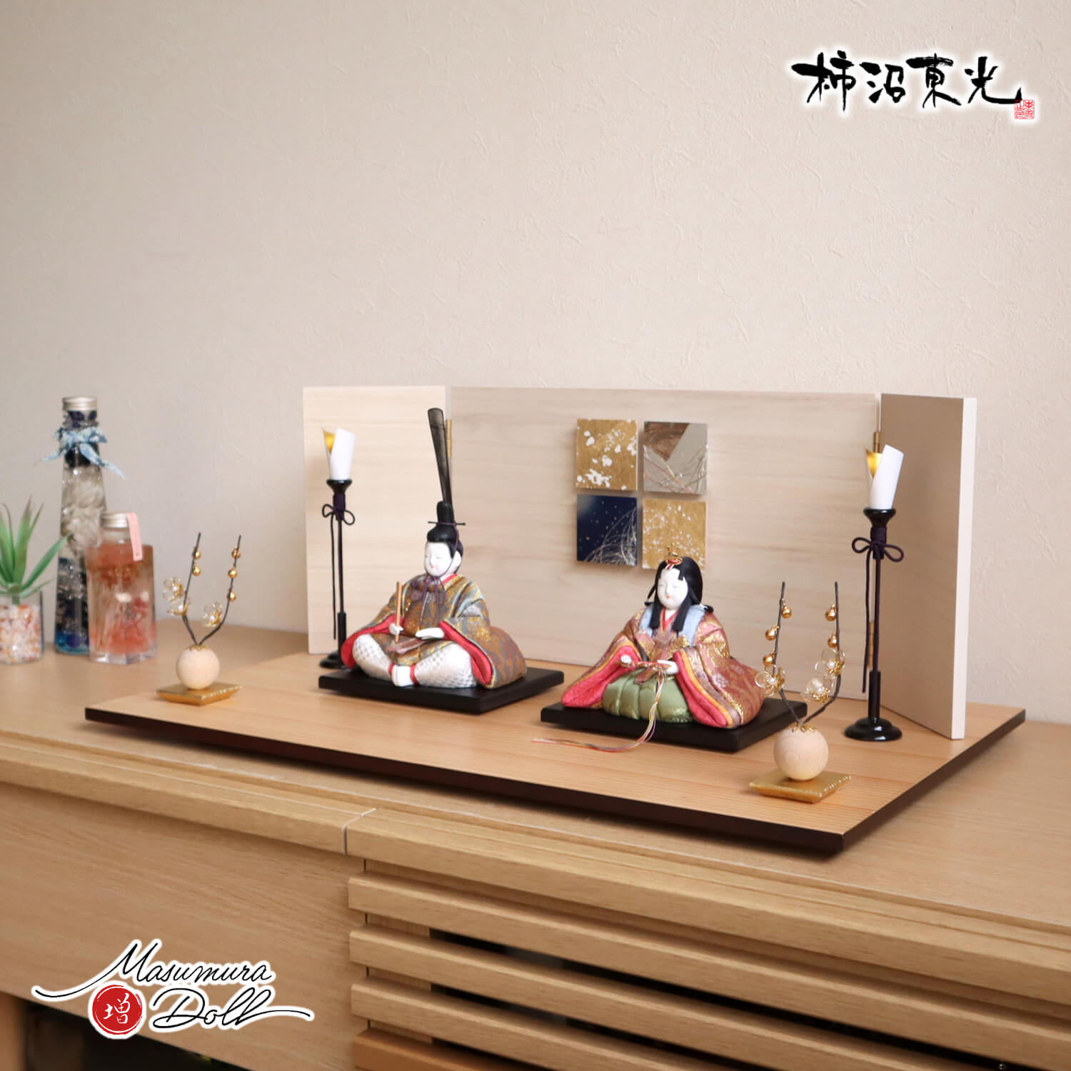 雛人形 伝統的工芸品 柿沼東光作 伝産・彩春雛 白木目レリーフ細工 木製燭台 クリアフラワーゴールド梅 ナチュラル杉製平台 増村人形店 10001954