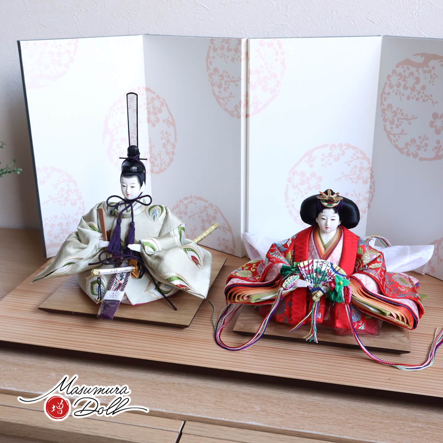 雛人形 新作 京都 桃玄作 京十番 正絹西陣織 有職 宝珠柄 誉勘商店謹製 屏風本仕立「梅紋」ナチュラル杉製平台 増村人形店 オリジナルセット 10002476