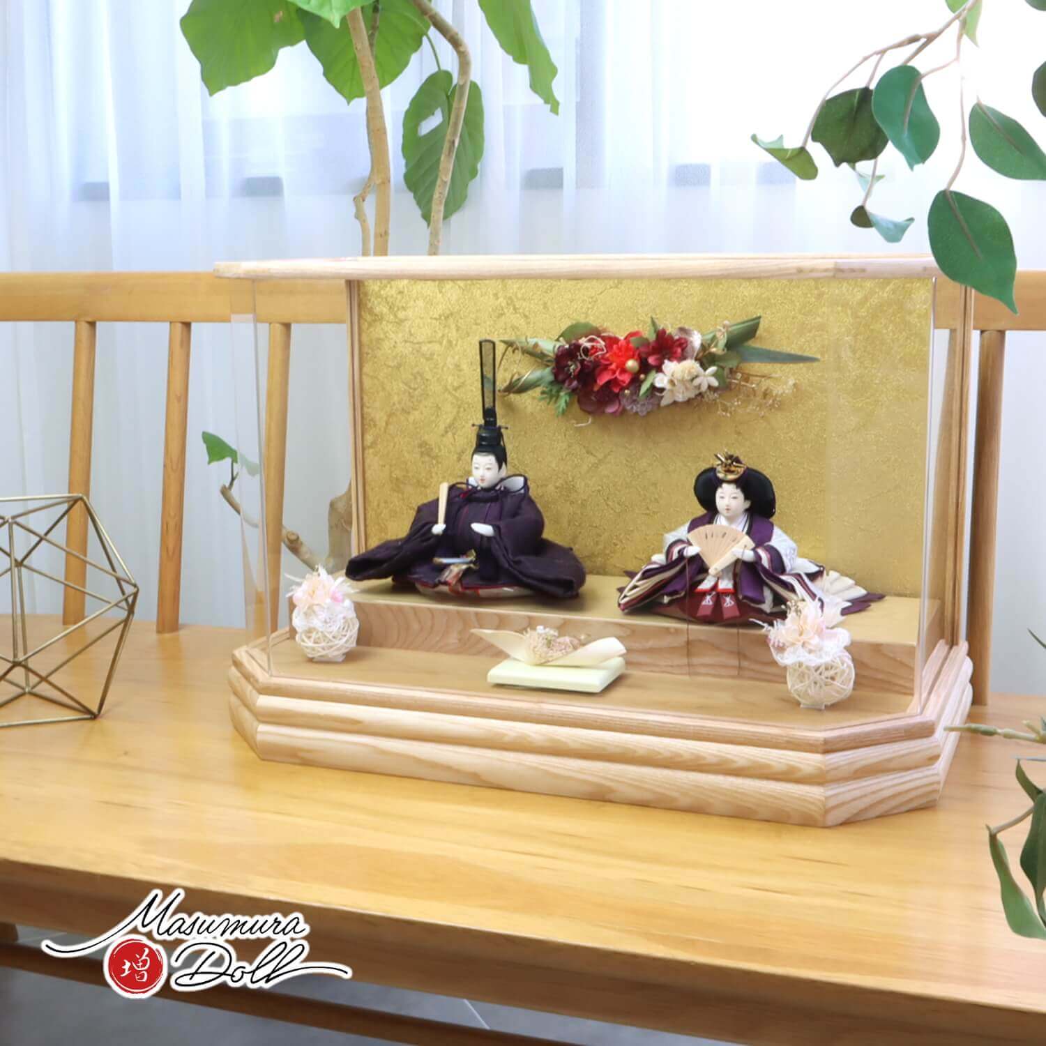 雛人形 増村人形店 オリジナル 25号 芥子 西陣織 有職 紫 雲立涌紋 共柄 無地扇 白木枠六角パノラマ アクリルケース ゴールドバック かぶせ式 アートフラワー ラタン 花 ケース飾り 10002465