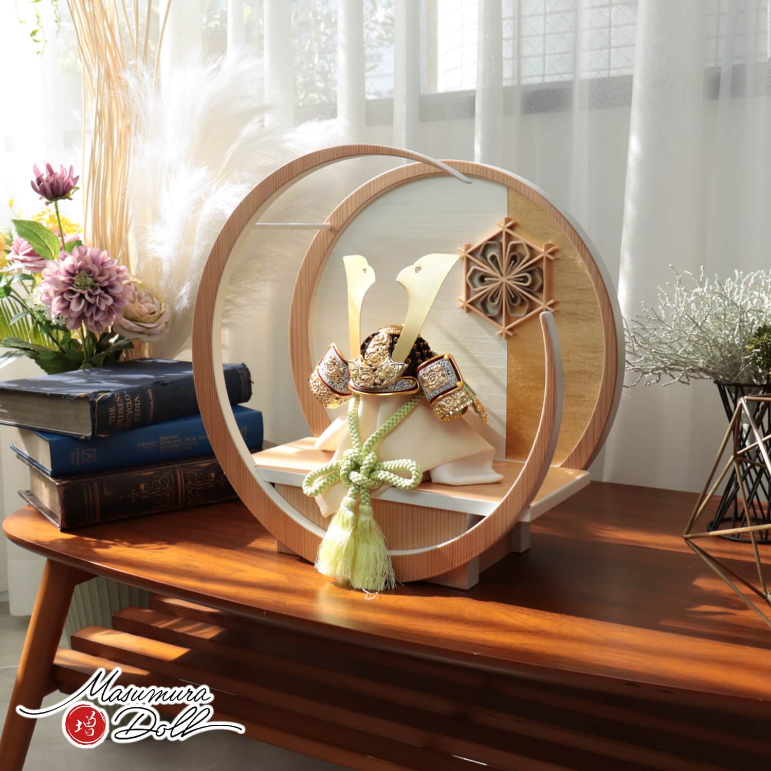 伝統工芸士 誠山作 7号 淡萌黄色 金小札兜 月 -tsuki- 大川組子(伝統的工芸品) 桜柄 日本製円形ナチュラル杉飾り 増村人形店 10002073