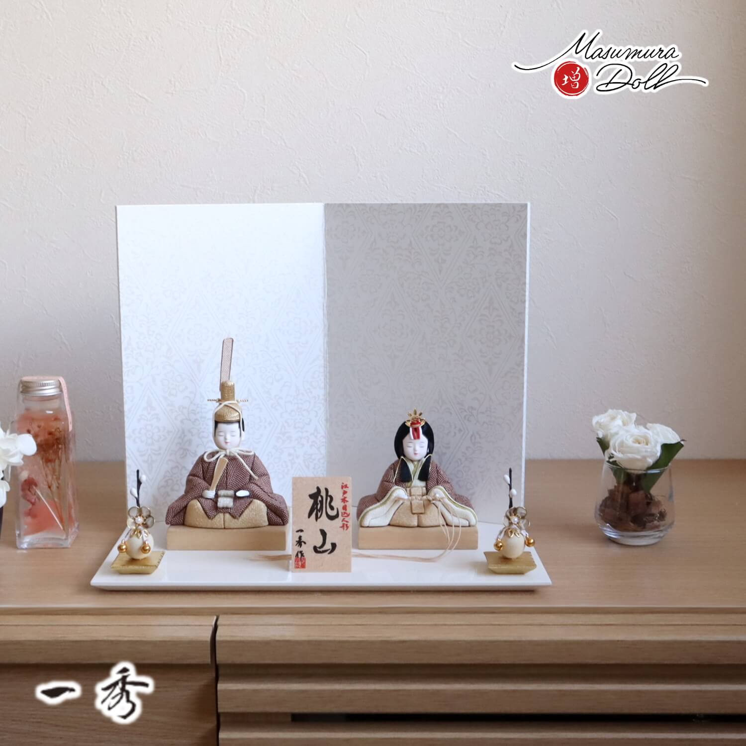 雛人形 最新作 木村一秀作 桃山雛(ブラウンドット) 京からかみ(菱唐草)屏風 クリアフラワーゴールド梅 国産アイボリー平台 増村人形店 10001996