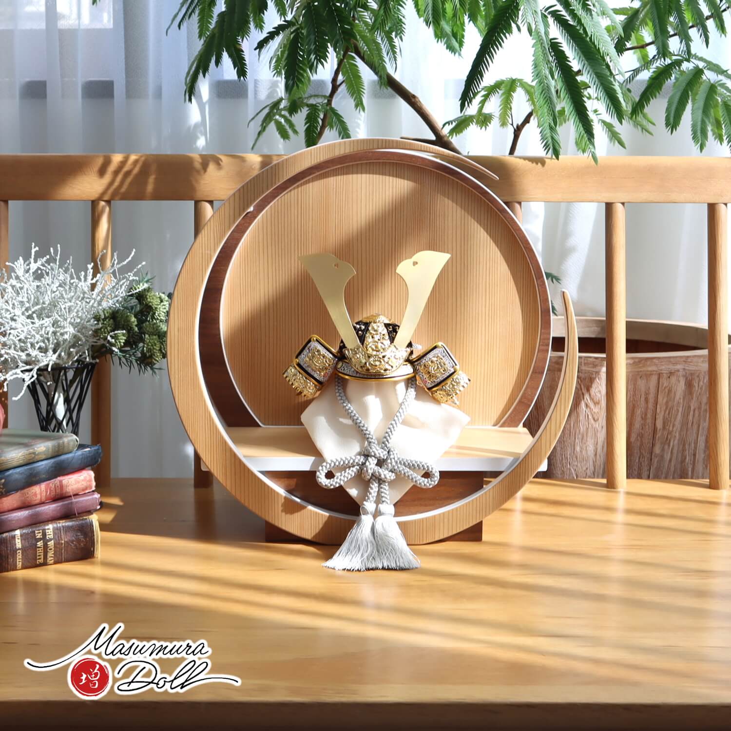 五月人形 伝統工芸士 誠山作 淡黒水色兜 37A 月-tsuki- 日本製円形ナチュラル杉 ウォールナット飾り  5月人形 皐月人形 兜鎧飾り 鎧兜飾り 壁掛け対応 全国産 三日月 増村人形店 10000431