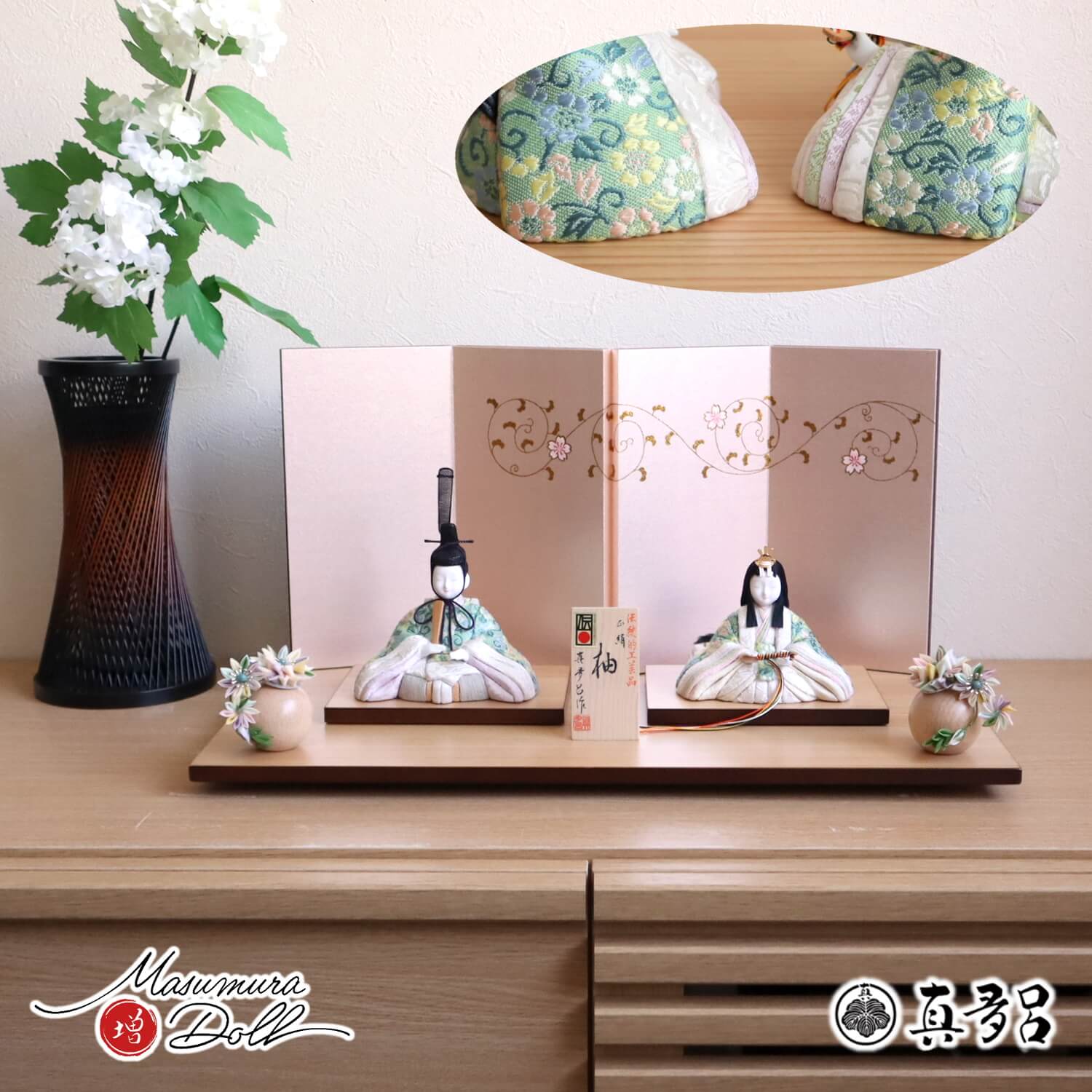 雛人形 新作伝統的工芸品 三世・金林真多呂作 柚雛 正絹西陣織 桜唐草屏風 正絹つまみ細工花飾り ナチュラル杉製平台 増村人形店 10002050