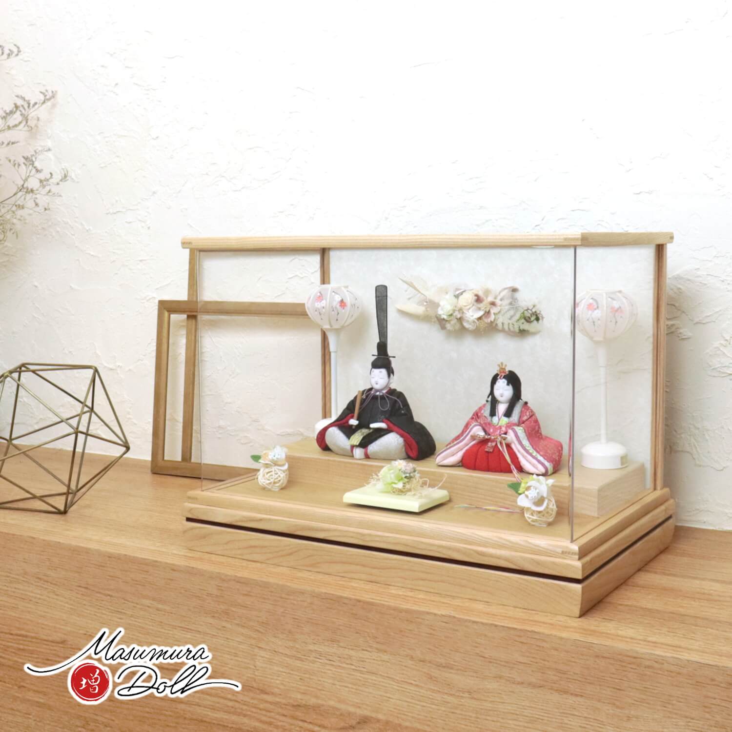 雛人形 伝統的工芸品 柿沼東光作 伝産・麗春雛(漆箔正絹西陣織) 白木枠パノラマ アクリルケース 和紙バック 手描き雪洞 かぶせ式 アートフラワー 桜 ラタン 増村人形店 ケース飾り 10002267