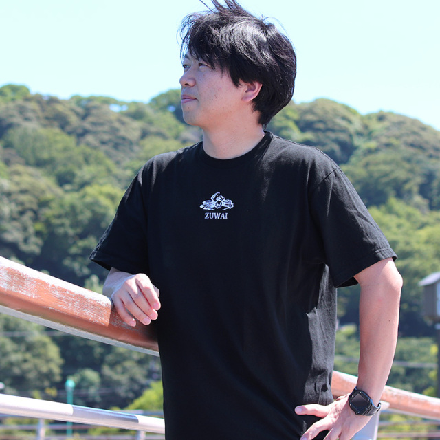 ブラック