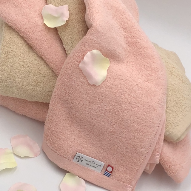 新品☆日本製☆超高価☆豪華☆素晴らしい☆ふわふわ☆しっとり☆大判☆バスタオル 華やかな色合いとフワフワな使い心地 今治タオル 日本製 Cherie