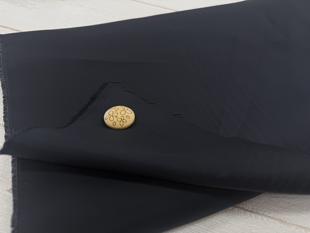 訳あり！【現品処分】  １35ｃｍ幅　キュプラ裏地　ブラックネイビー系[ 幅１35ｃｍ×約4.5ｍ］