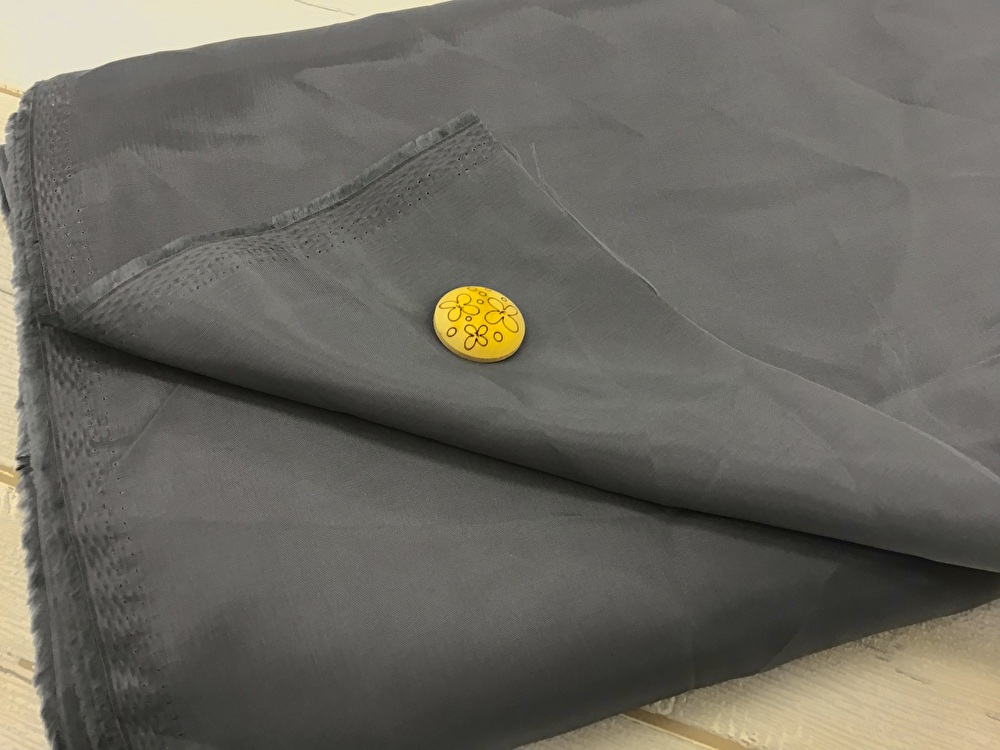 訳あり！【現品処分】  １３0ｃｍ幅　キュプラ裏地　グレー系[ メーター選択制 ]