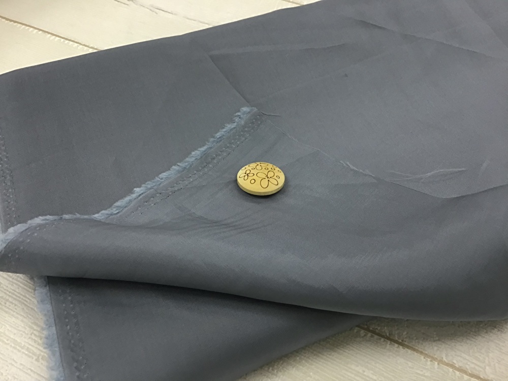 訳あり！【現品処分】  １３5ｃｍ幅　キュプラ裏地　くすみブルーグレー系[ 幅１35ｃｍ×約5ｍ］