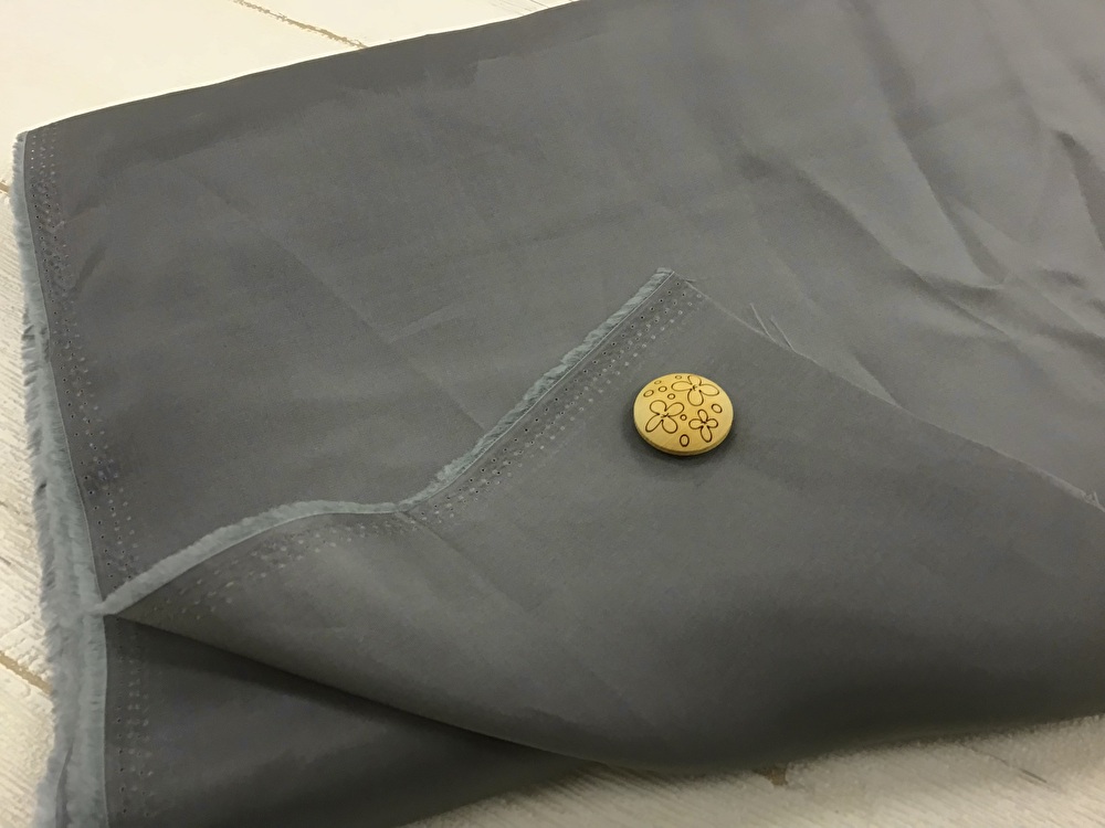 訳あり！【現品処分】  １３0ｃｍ幅　キュプラ裏地　グレー系[ 幅１30ｃｍ×約10ｍ］