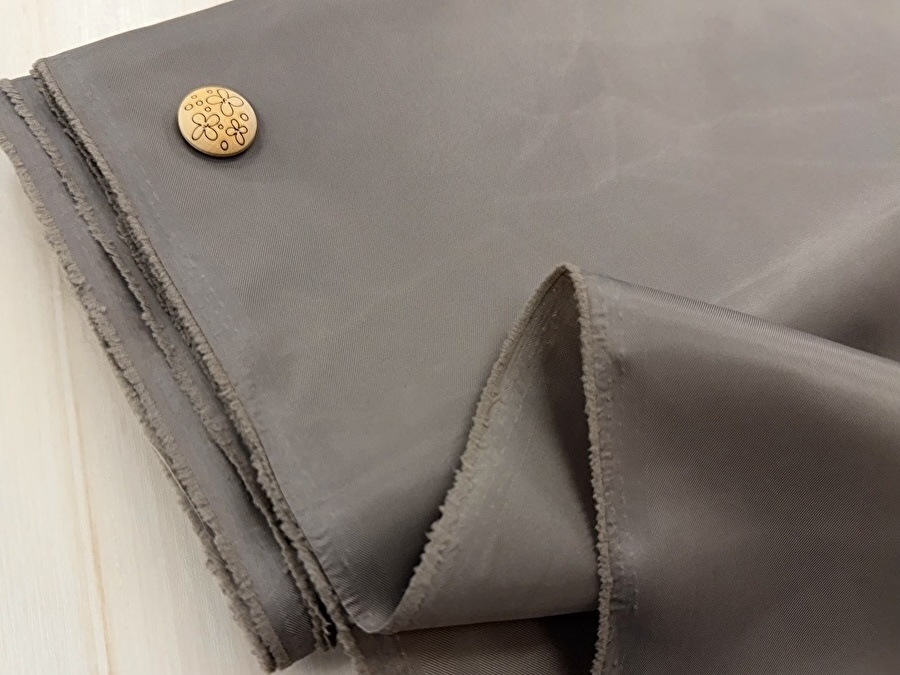 訳あり！【現品処分】  幅１２０ｃｍ・ポリエステルツイル裏地　グレージュ系[ メーター選択制 ]